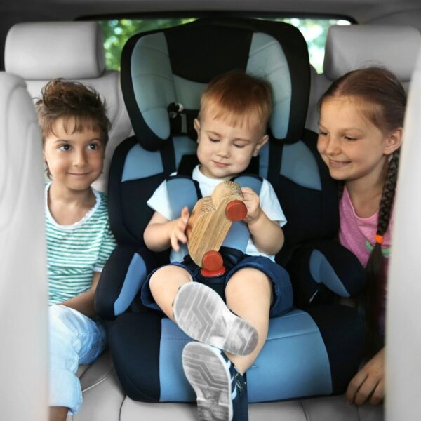 Jak bezpiecznie podróżować z dziećmi w samochodzie?