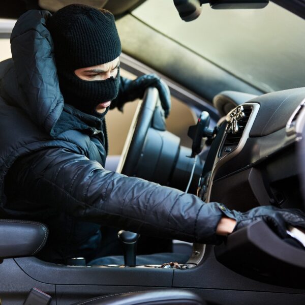 Jak zabezpieczyć samochód przed kradzieżą?