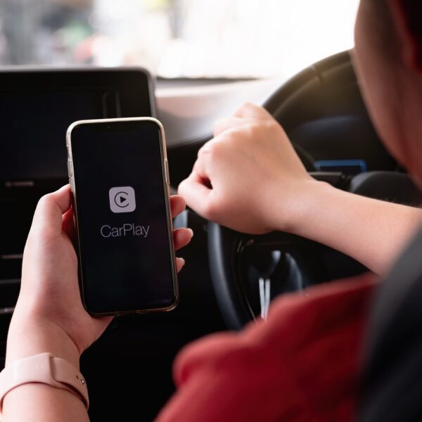 Najlepsze aplikacje i gadżety, które ułatwią życie kierowcy.