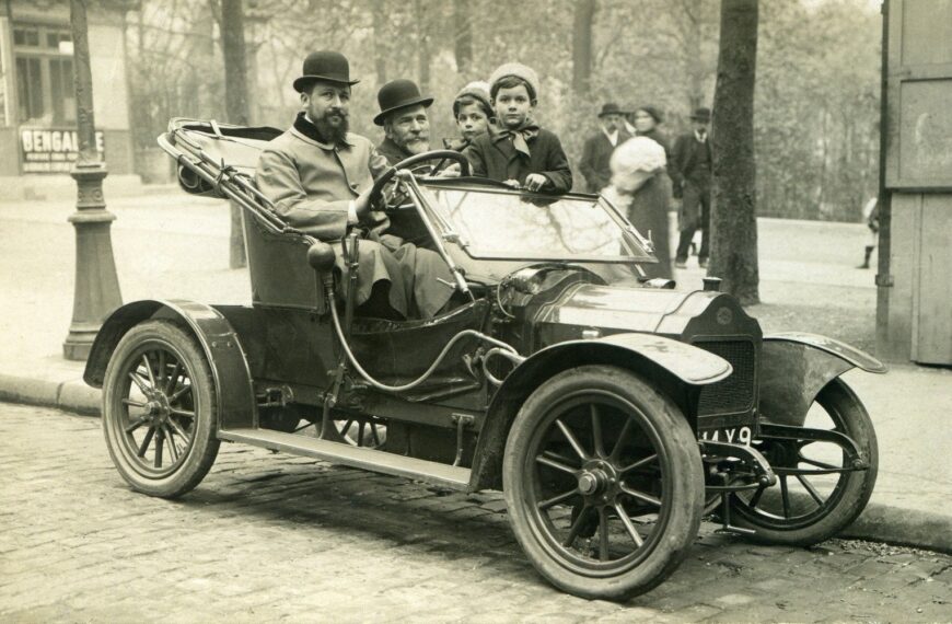 Historia motoryzacyjnego designu: Od klasycznych sylwetek do futurystycznych kształtów