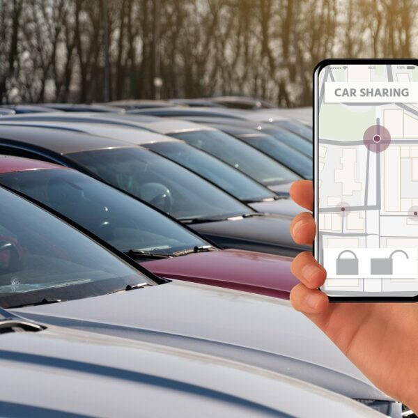 Jakie są korzyści i wyzwania związane z car-sharingiem we współczesnym mieście?