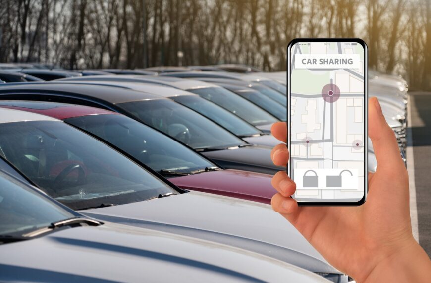 Jakie są korzyści i wyzwania związane z car-sharingiem we współczesnym mieście?