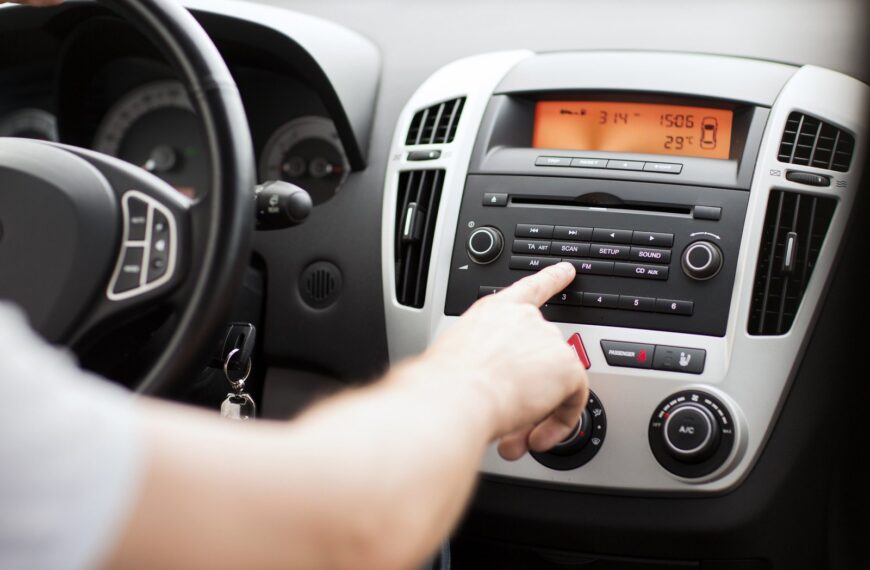 Samochodowe systemy audio: jak wybrać idealny zestaw dla swojego auta?