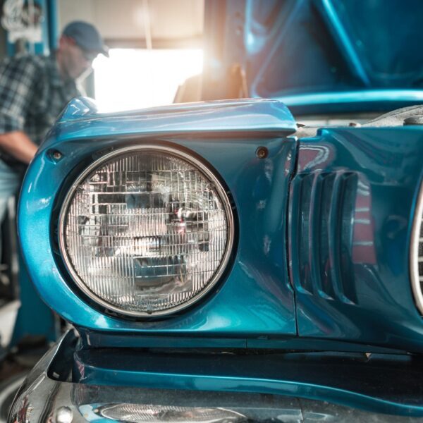 Przewodnik po samochodach klasycznych: jak pozyskiwać, restauracja i utrzymanie zabytkowych modeli