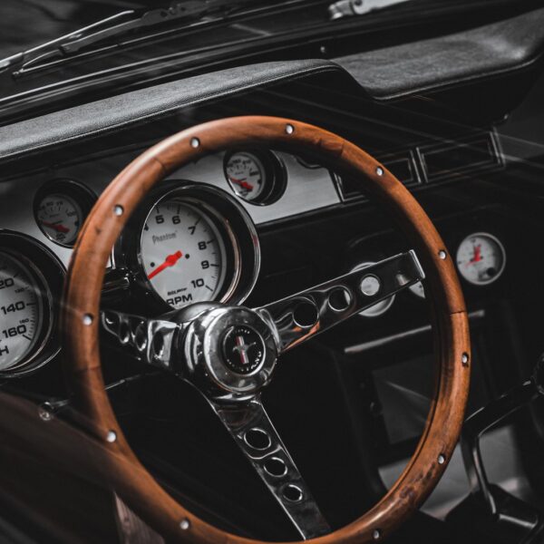 Historia i innowacje w projektowaniu desek rozdzielczych: od klasycznych po cyfrowe kokpity.