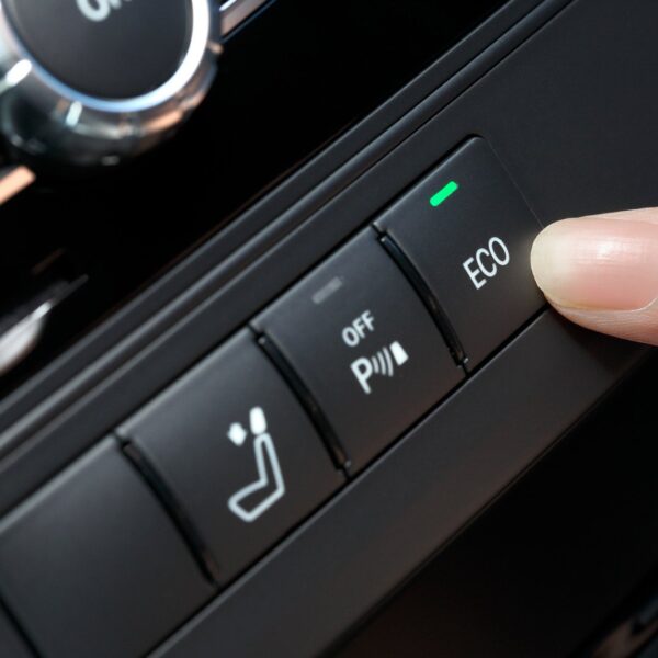 Jakie kroki podjąć, aby zmniejszyć ślad węglowy swojego samochodu i prowadzić bardziej ekologicznie?