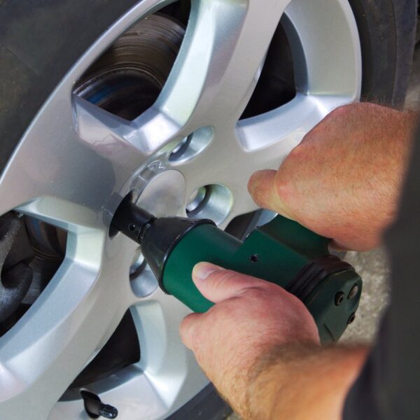 Jak pandemia COVID-19 wpłynęła na rynek motoryzacyjny i łańcuch dostaw?