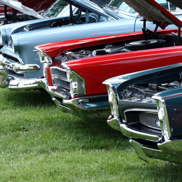 Sztuka restomod: jak klasyczne samochody zyskują nowe życie dzięki nowoczesnym technologiom?