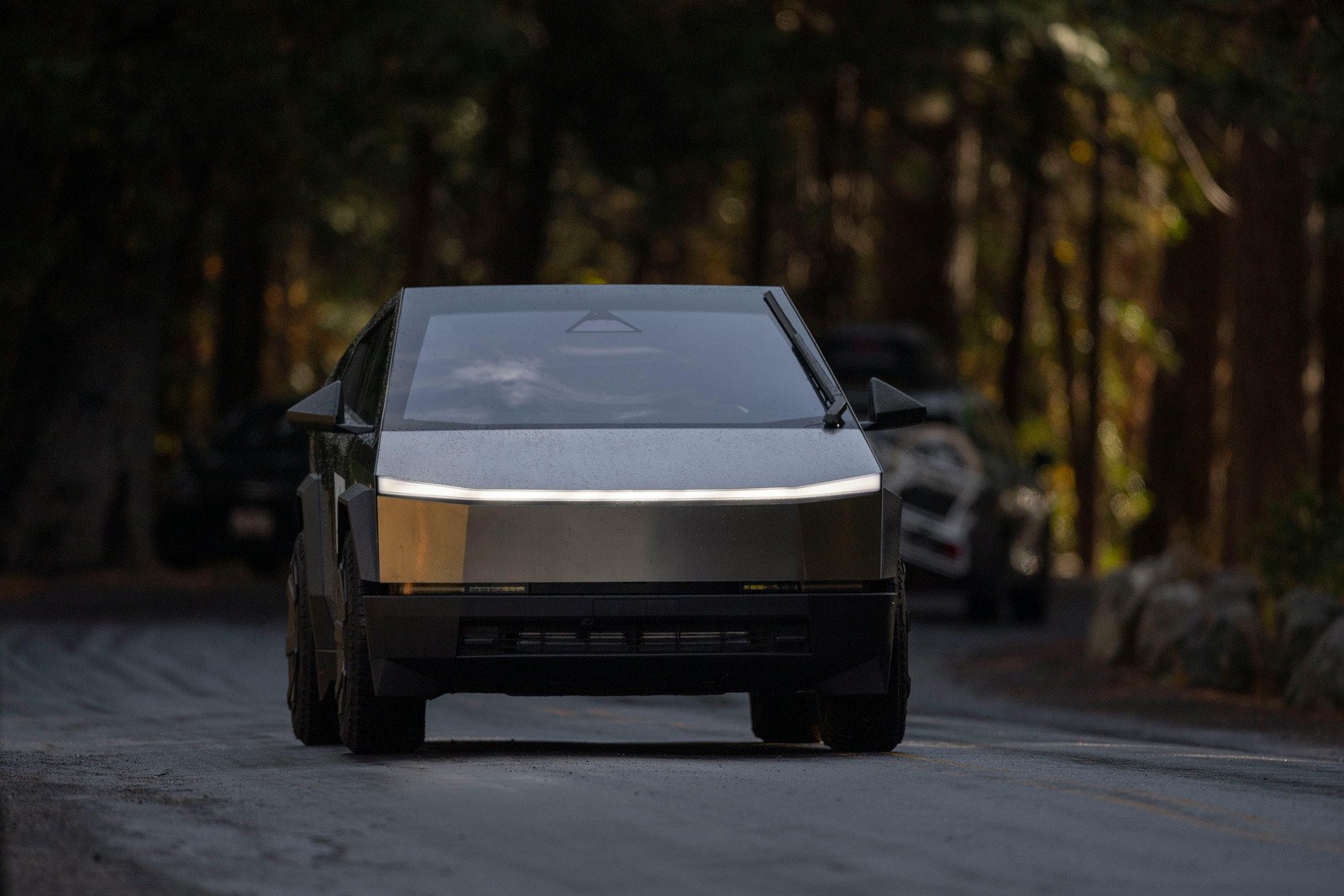 Wpływ motoryzacji na miejskie plany transportowe: jak miasta dostosowują się do rosnącej liczby pojazdów elektrycznych?